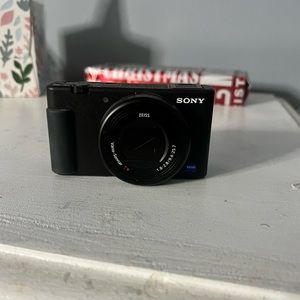 Like new Sony zv-1f digital camera